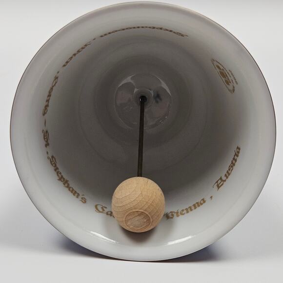 1982 Bing & Grondahl annual bell 1982 Collectible St. Stephan's Cathedral Vienna - Picture 6 of 7